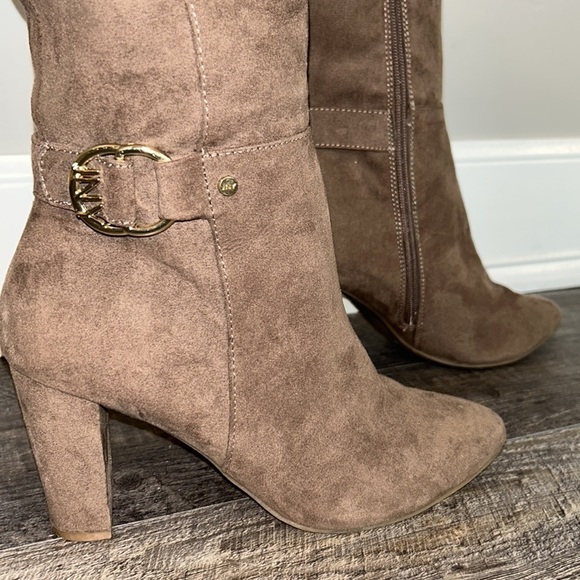 🔥 Trending Fall Favorite — Jones New York ‘Katarina’ Microsuede Boots | EUC - Picture 3 of 10